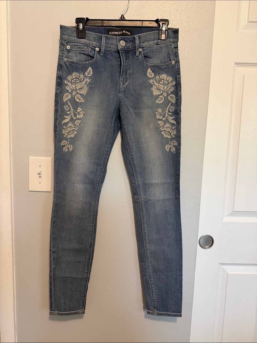 Express Women's Skinny Jeans with Embroidered Floral Panels - Blue